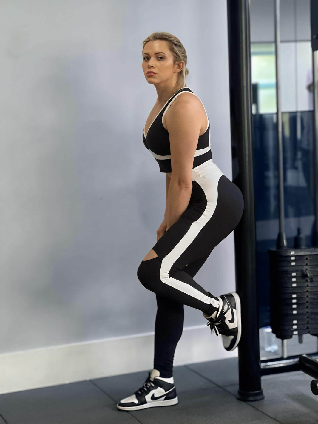 Conjunto Esportivo Tailene Com Abertura Leon - Leon Elegance