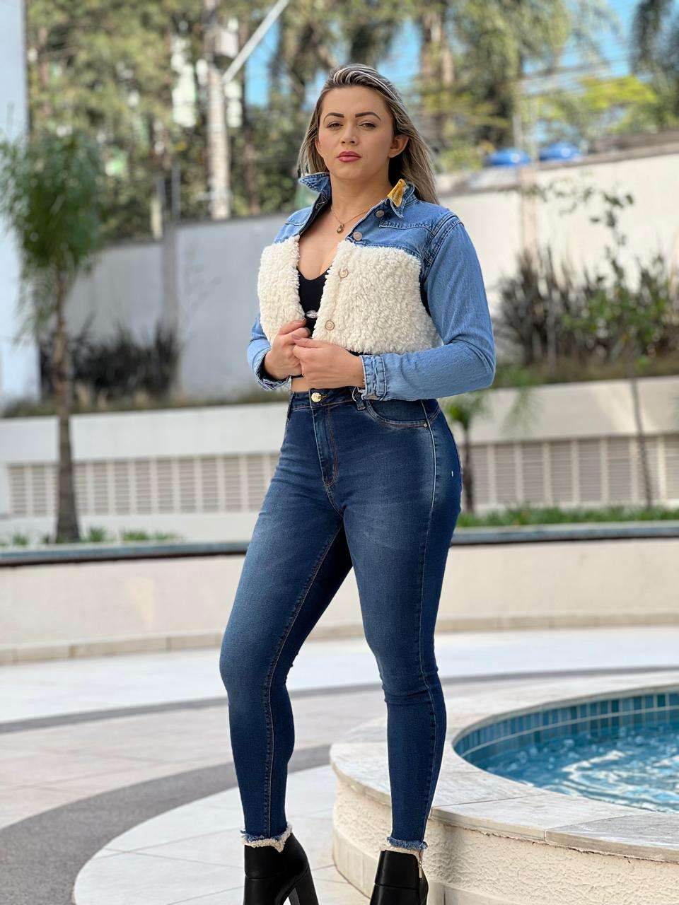 Jaqueta Cropped Jeans Bicolor Pelúcia Leon - Leon Elegance