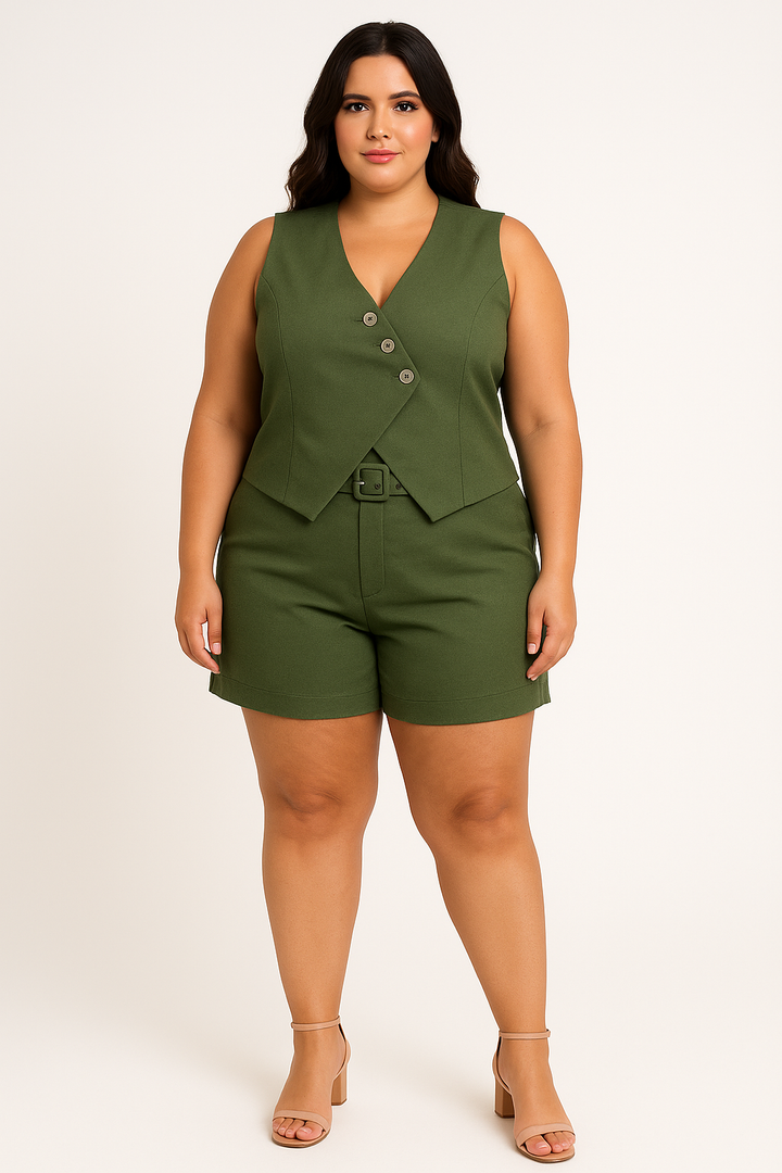 Conjunto Plus Size KLEPTON Colete Alfaiataria e Short com Cinto