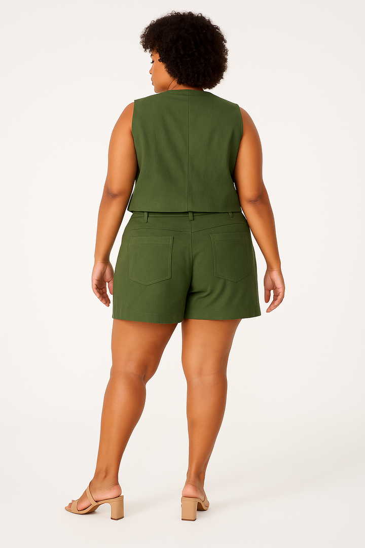 Conjunto Plus Size KLEPTON Colete Alfaiataria e Short com Cinto