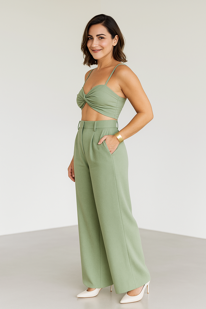Conjunto com Cropped Torcido e Calça Pantalona Alfaiataria