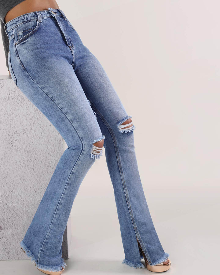Calça Jeans Flare Destroyed com Fenda Leon - Leon Elegance