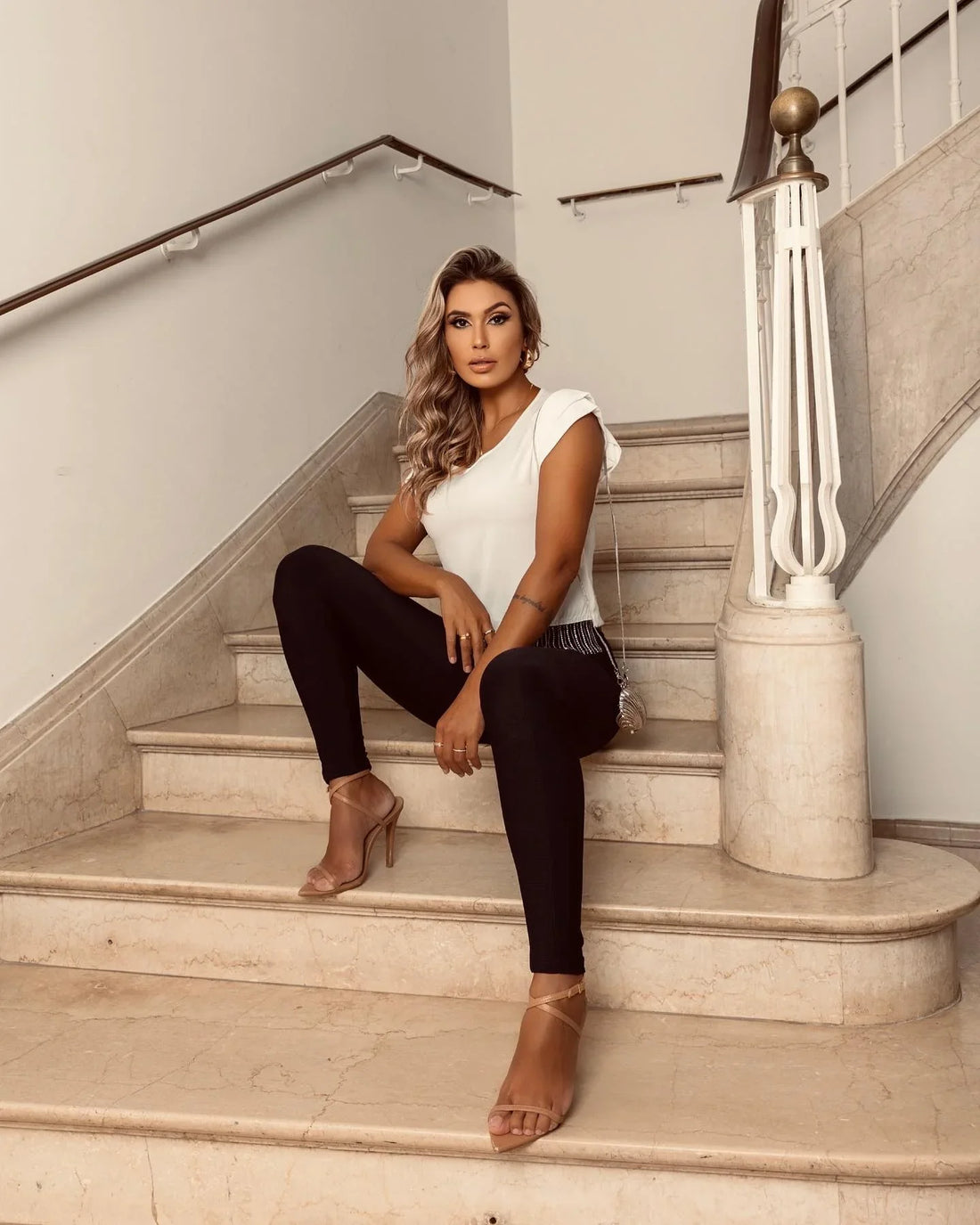 Blusa Feminina Com Detalhe de Brilho Treluna