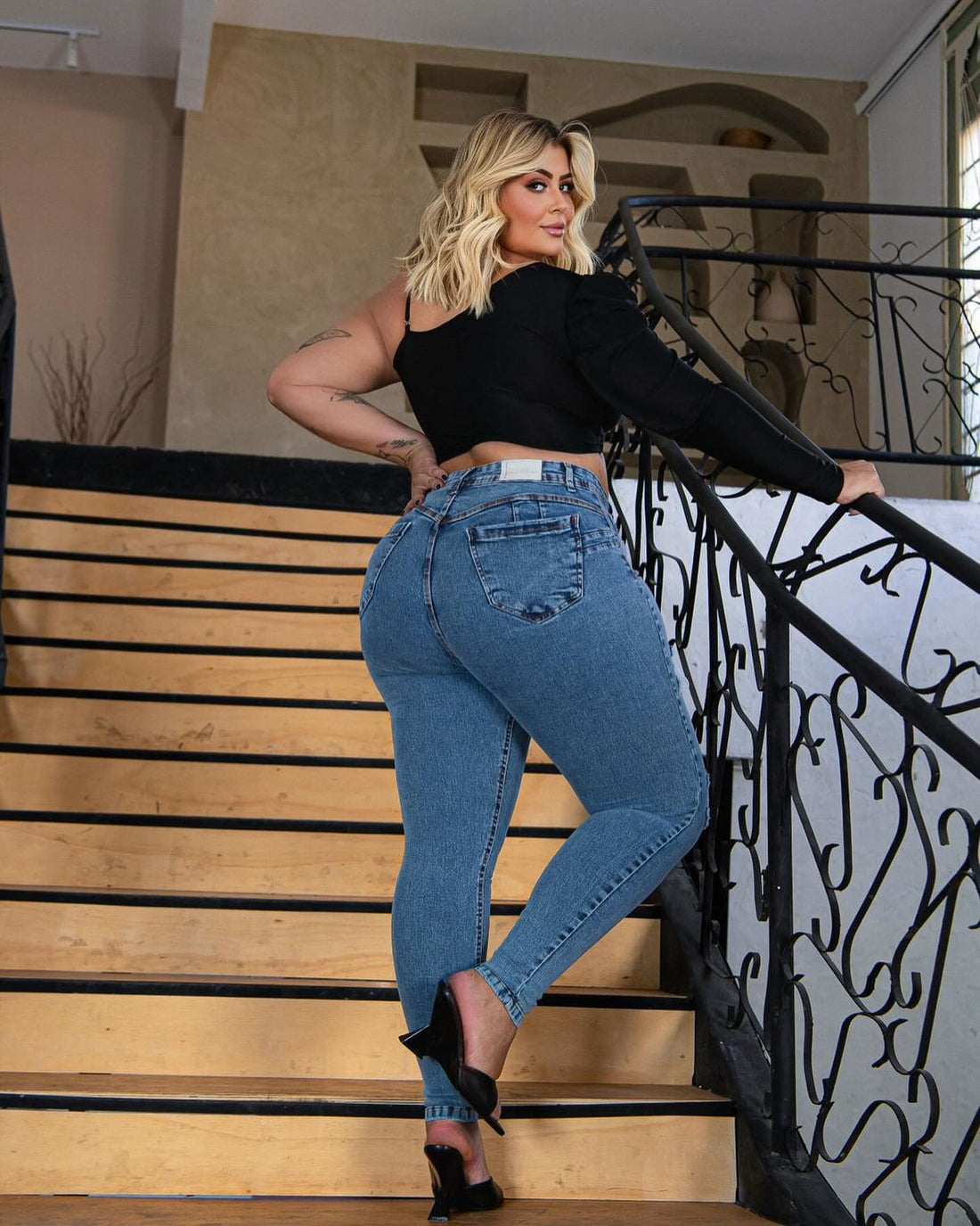 Cropped Assimétrico Manga Única Plus Size Fofofinha