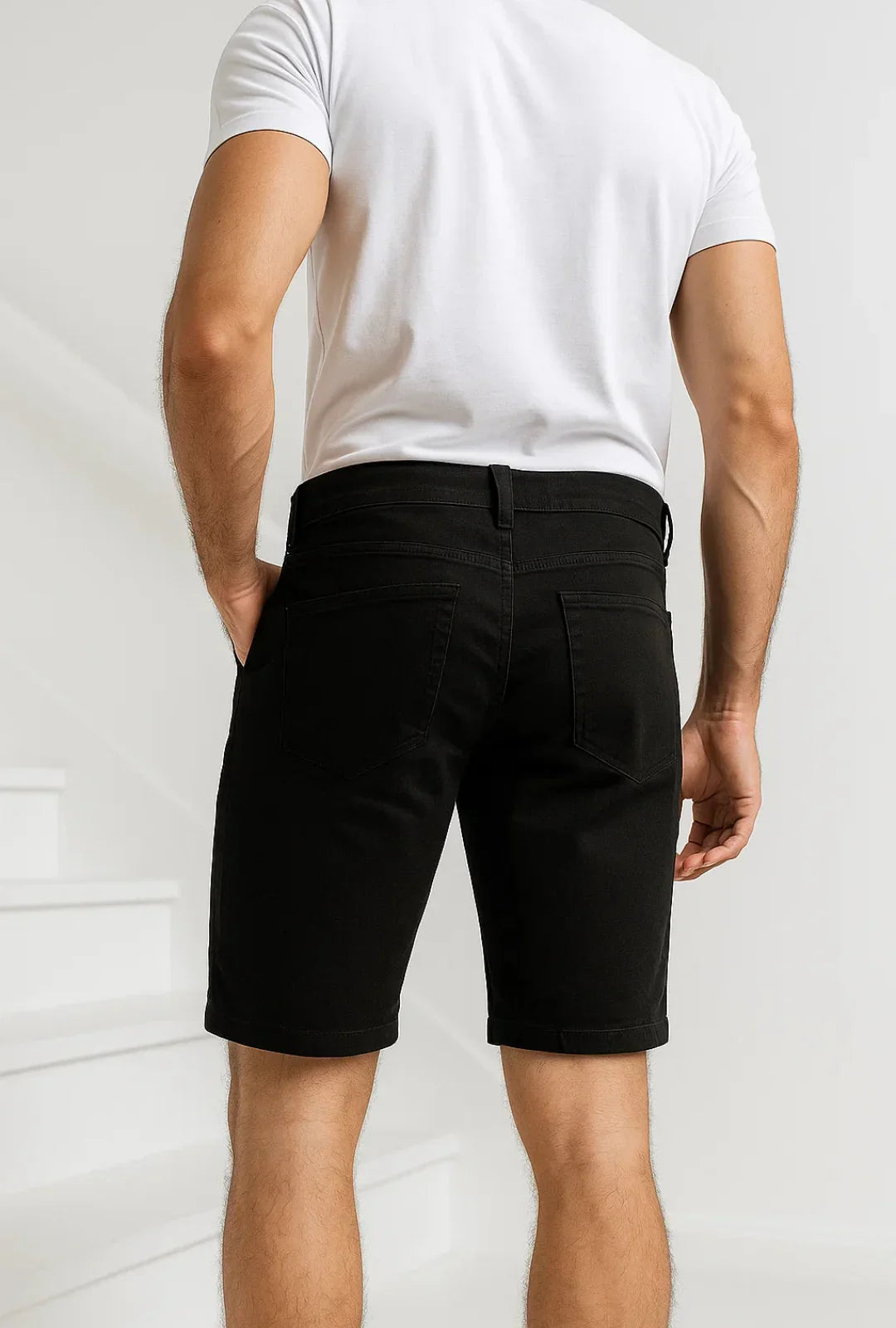 Bermuda Slim Black em Sarja Leon