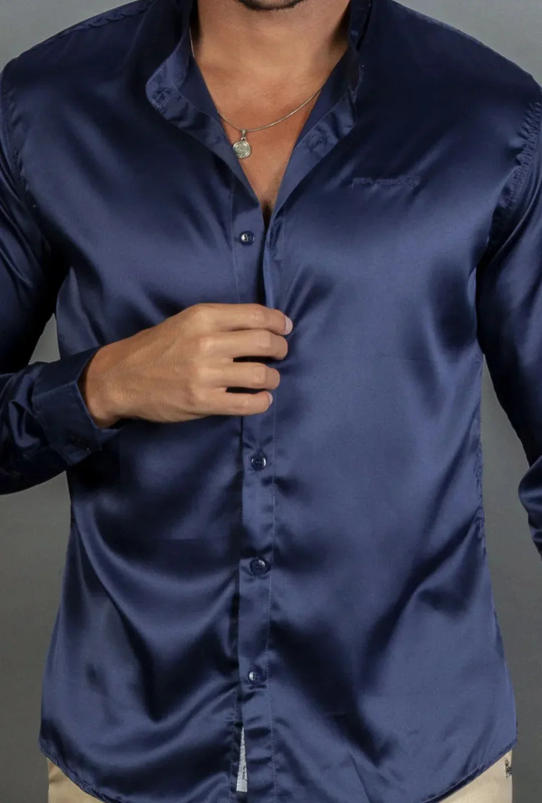 Camisa Longa Cetim Gola Padre Leon