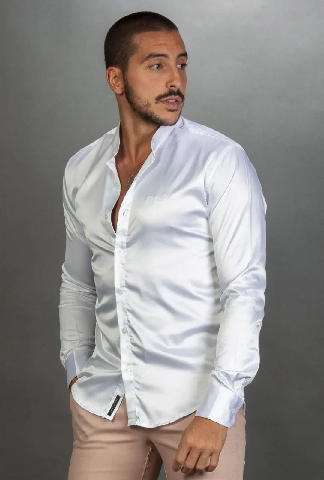 Camisa Longa Cetim Gola Padre Leon
