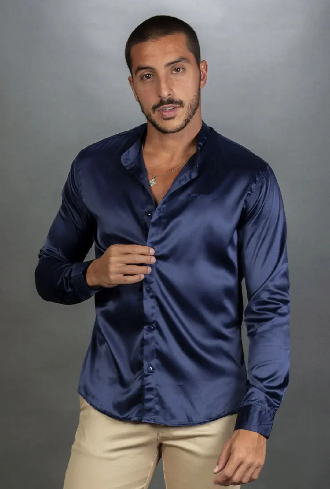 Camisa Longa Cetim Gola Padre Leon