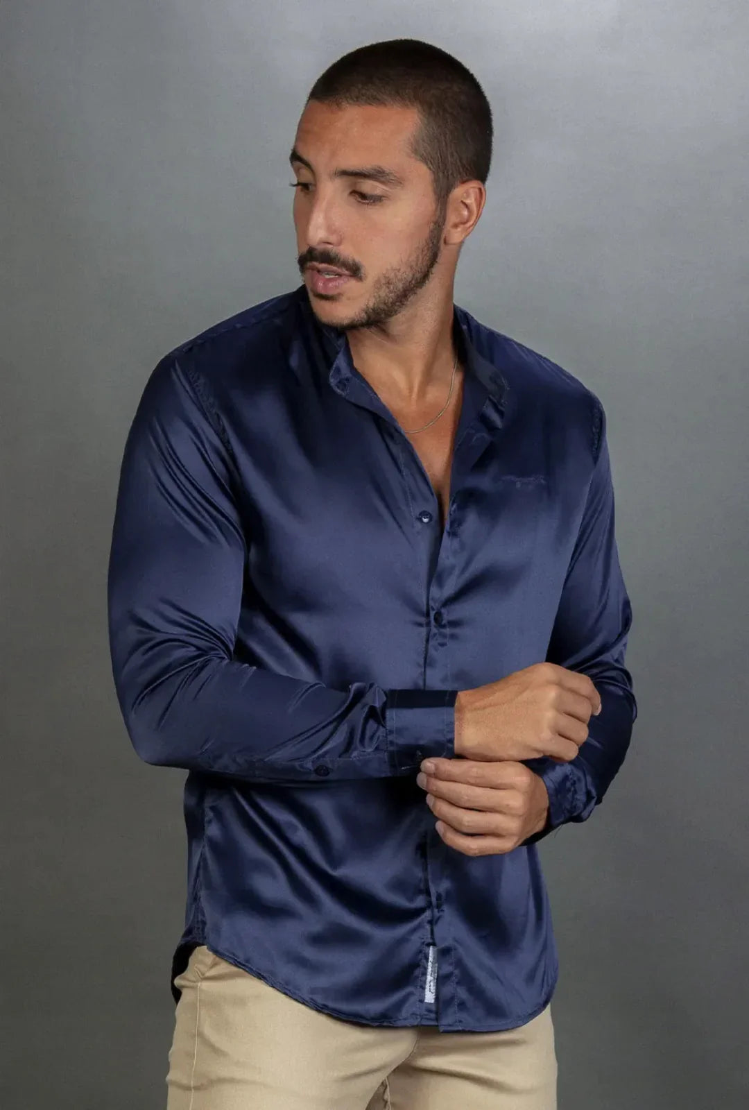 Camisa Longa Cetim Gola Padre Leon