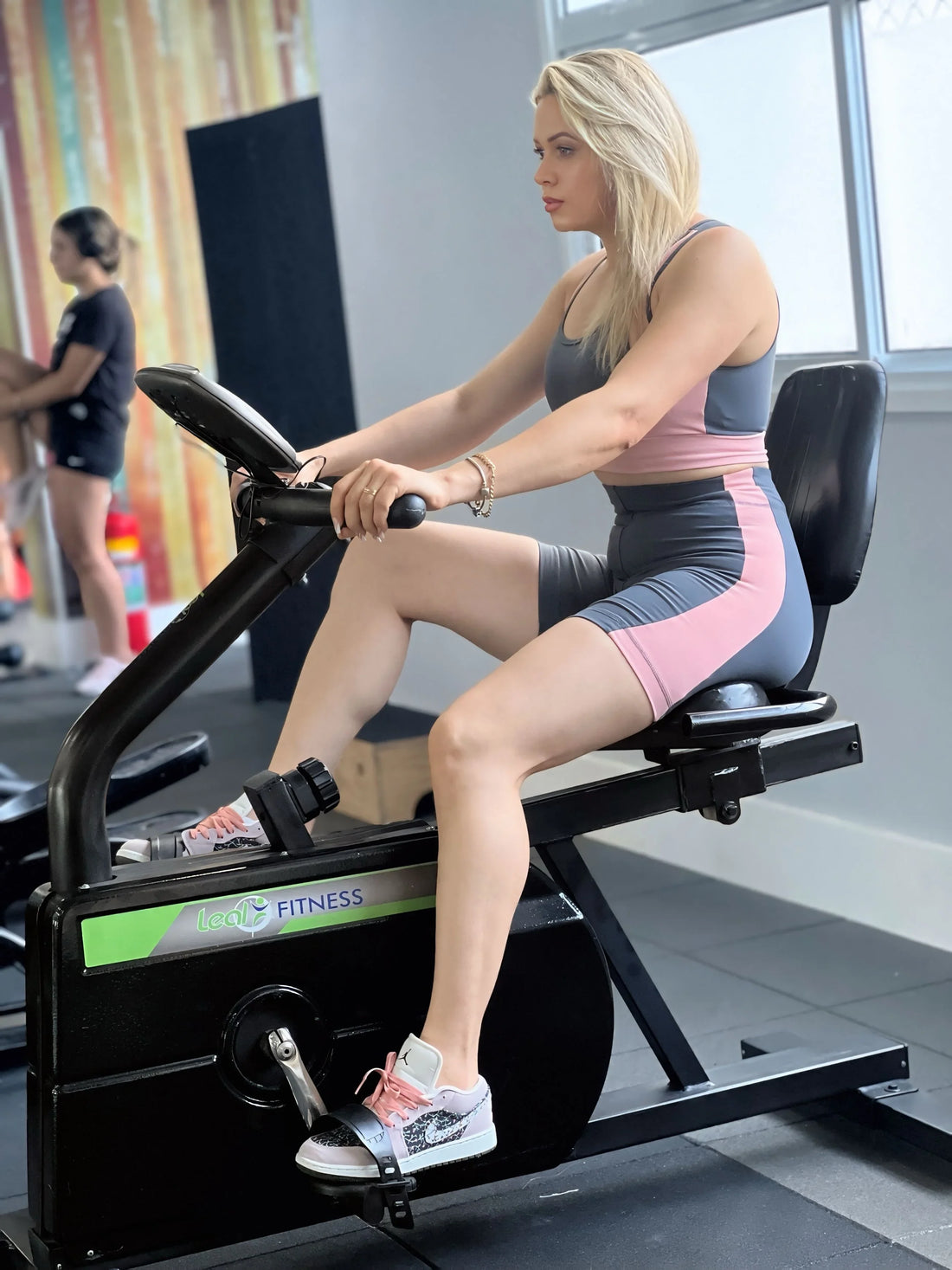 Conjunto Fitness Top e Shorts Tielina Leon