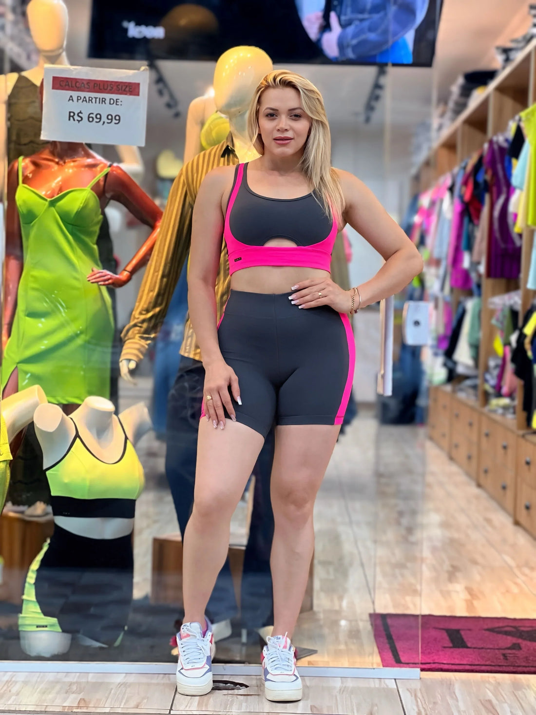 Conjunto Fitness Top e Shorts Tielina Leon