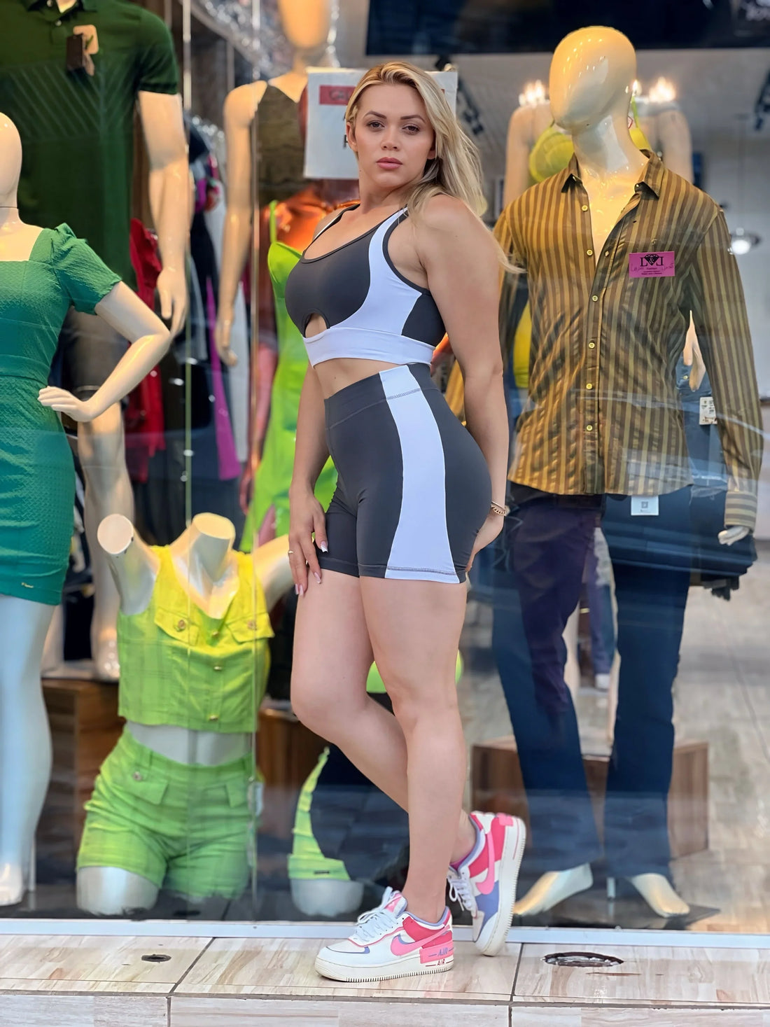 Conjunto Fitness Top e Shorts Tielina Leon