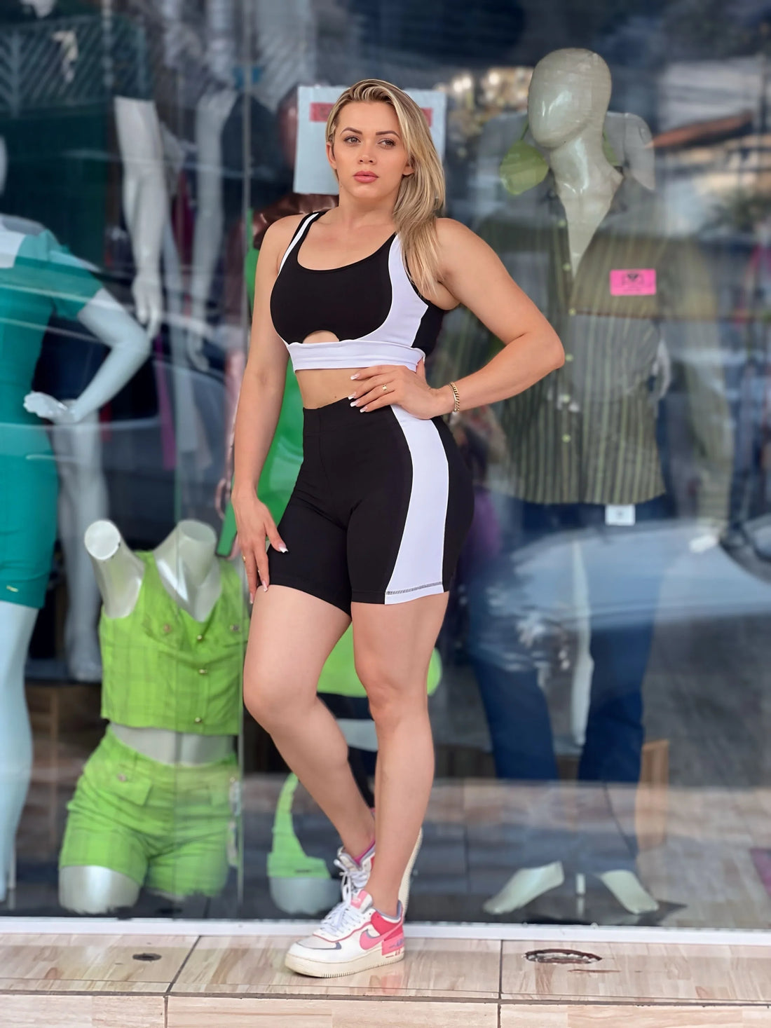 Conjunto Fitness Top e Shorts Tielina Leon