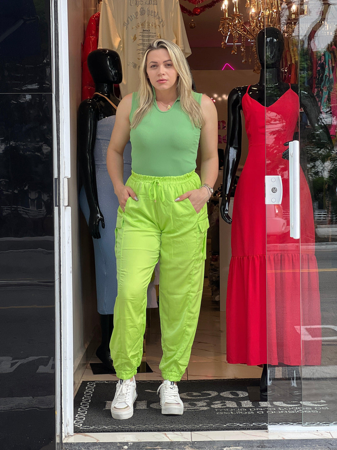 Calça Cargo Feminina Com Punho Leon