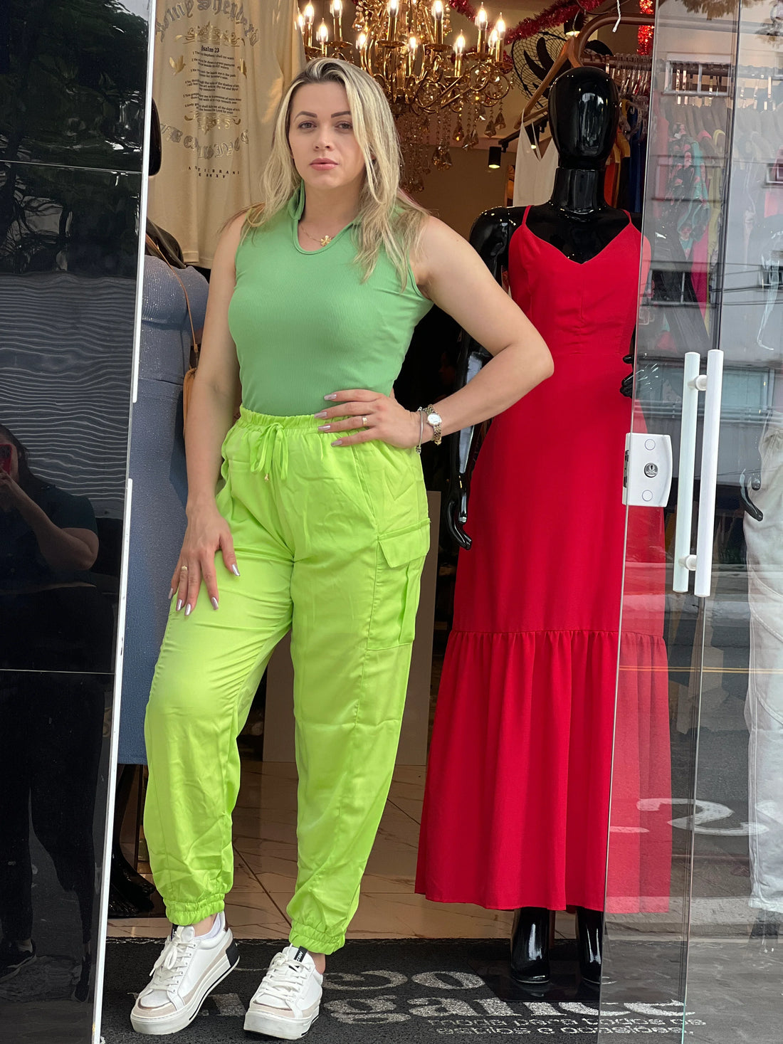 Calça Cargo Feminina Com Punho Leon