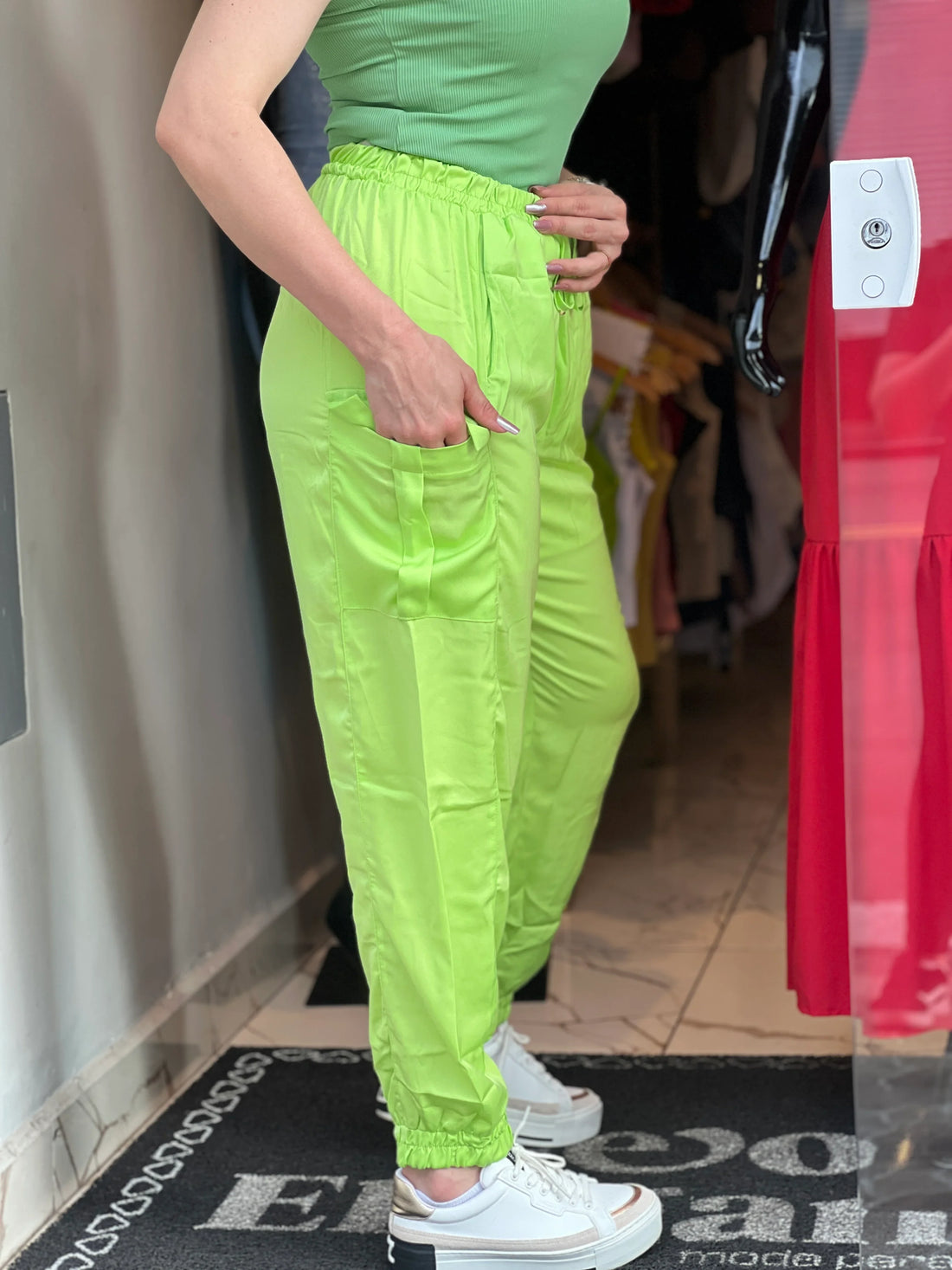 Calça Cargo Feminina Com Punho Leon