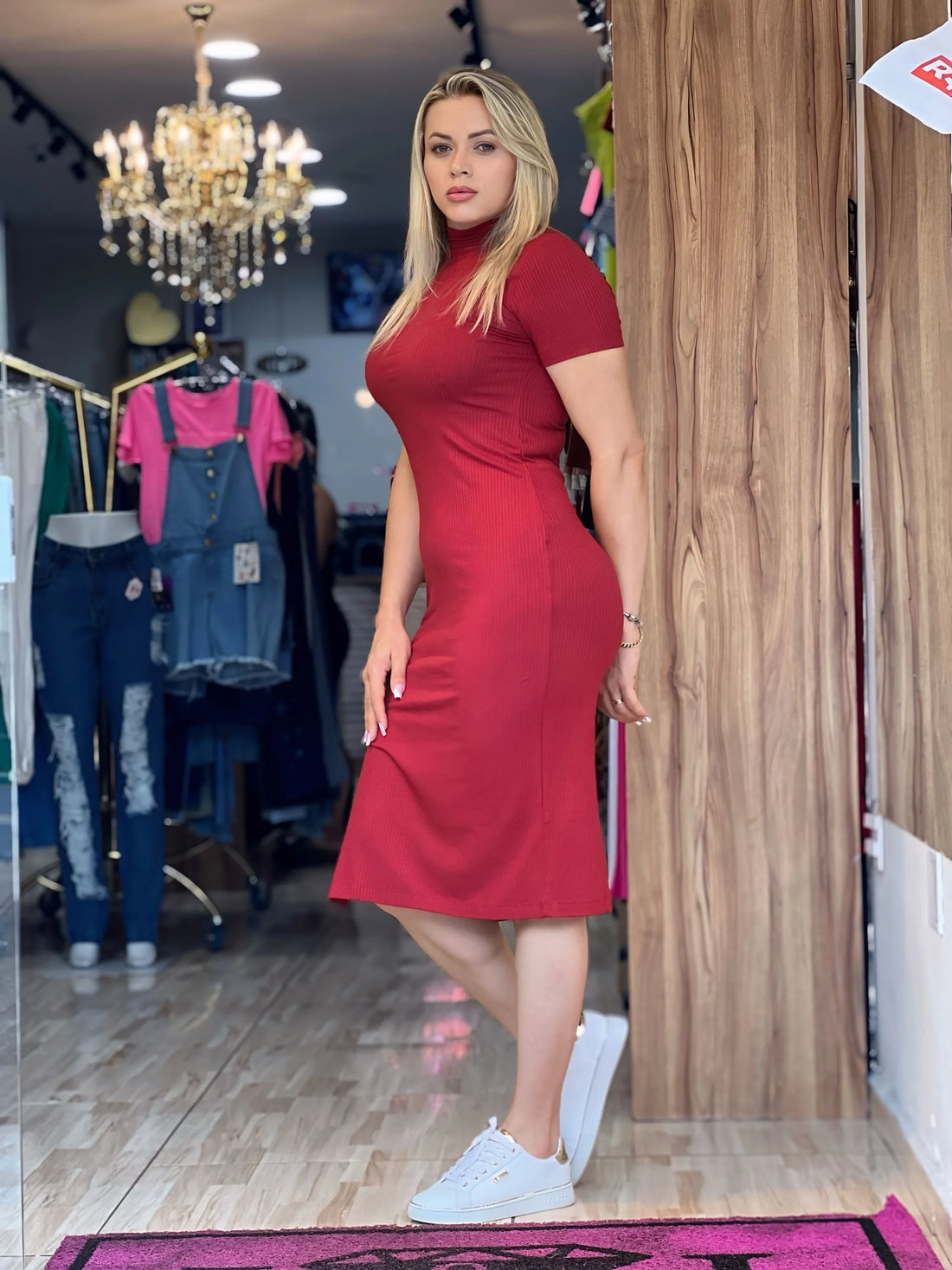 Vestido Canelado Preto Midi com Fenda