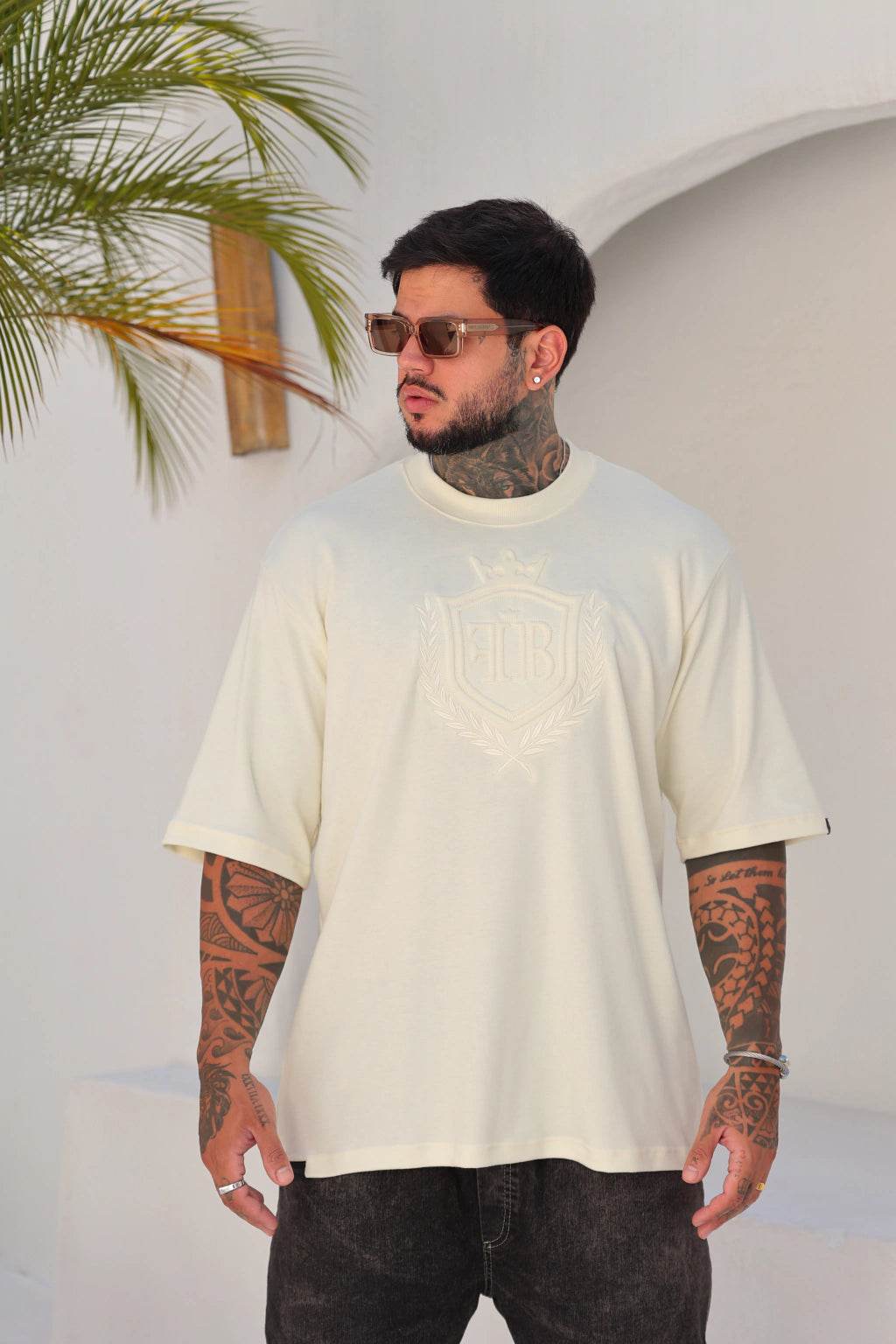 Camiseta Oversized Brasão Relevo FB Leon - Leon Elegance