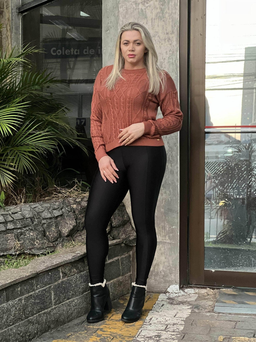 Blusa Tricot Malha Inglesa Gola Renda Leon - Leon Elegance