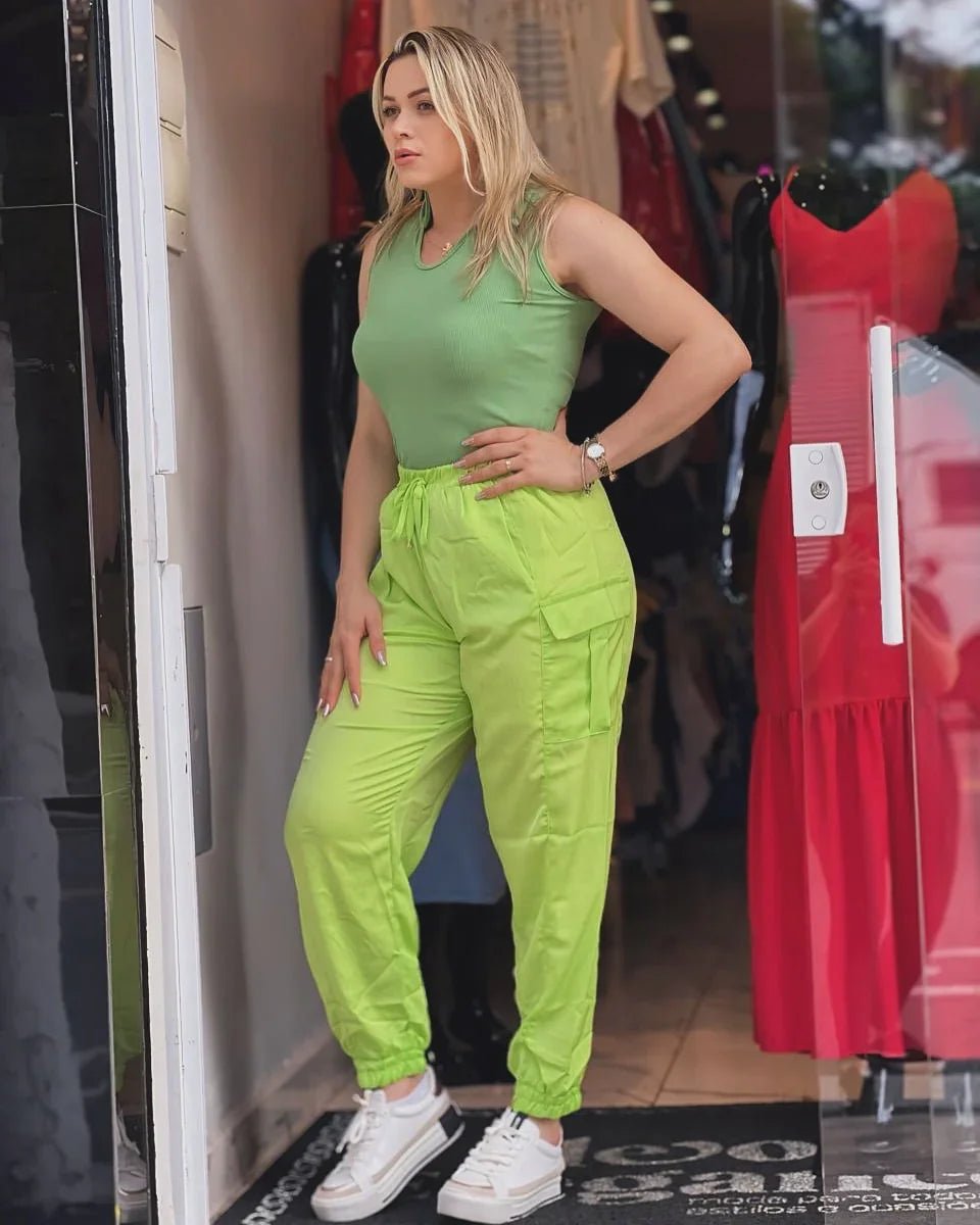 Calça Cargo Feminina com Bolsos Leon Elegance - Leon Elegance