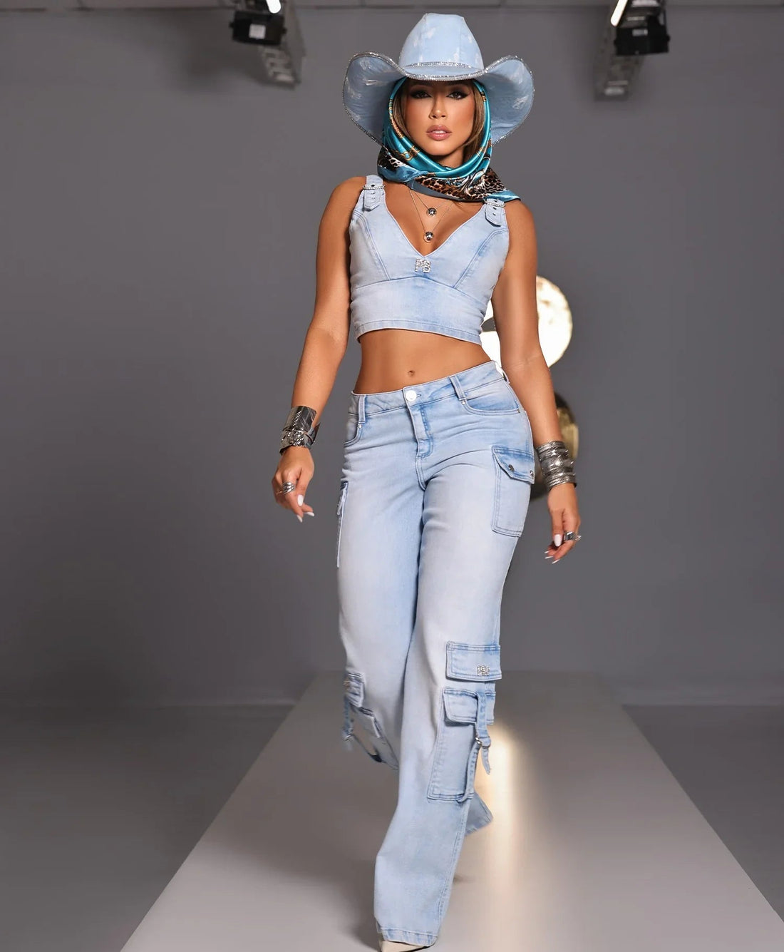 Calça Cargo Feminina Pit Bull Jeans Azul Claro - Leon Elegance