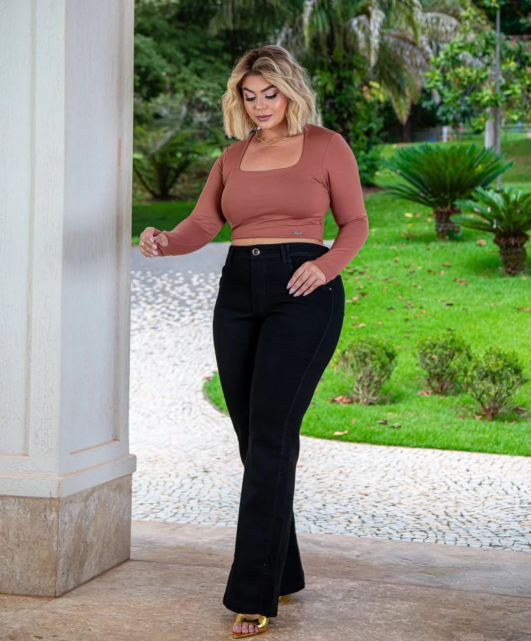 Calça Flare Jeans Preta Plus Size FoFinha com Elastano - Leon Elegance