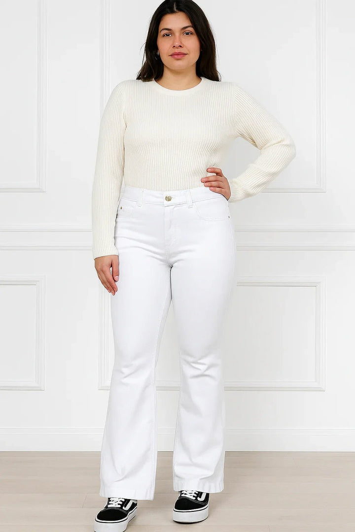 Calça Jeans Branca Feminina com Fenda Frontal Reta Flare sol - Leon Elegance