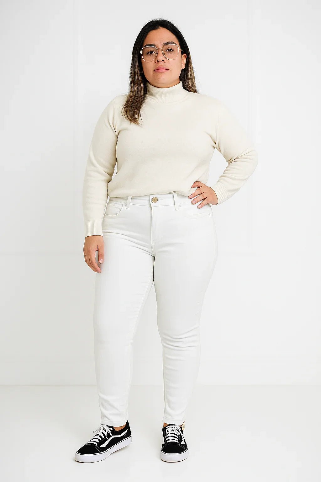 Calça Jeans Feminina Skinny Branca Zíper na Barra sol - Leon Elegance