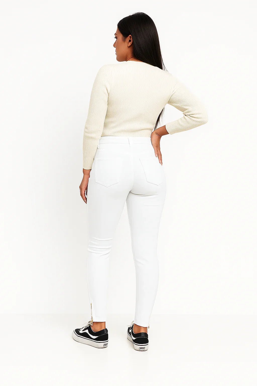 Calça Jeans Feminina Skinny Branca Zíper na Barra sol - Leon Elegance