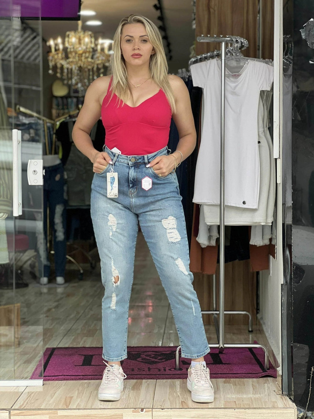 Calça Jeans Noir Destroyed Mom sol - Leon Elegance