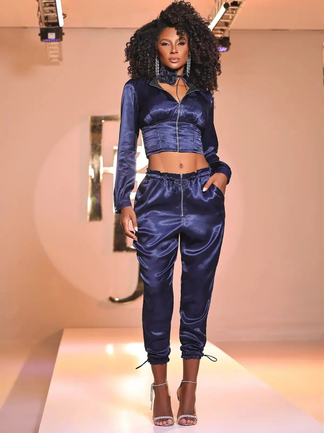 Calça Jogger Feminina Pit Bull em Cetim - Leon Elegance