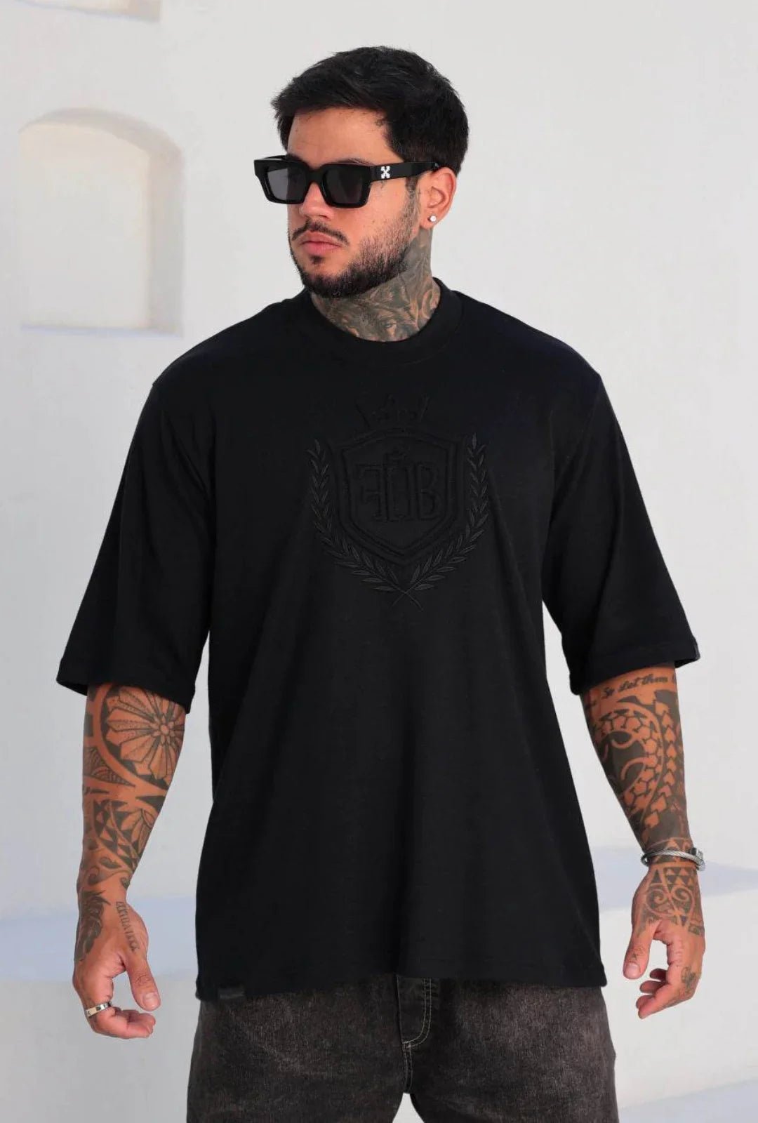 Camiseta FB Oversized c/ Brasão Bordado - Leon Elegance