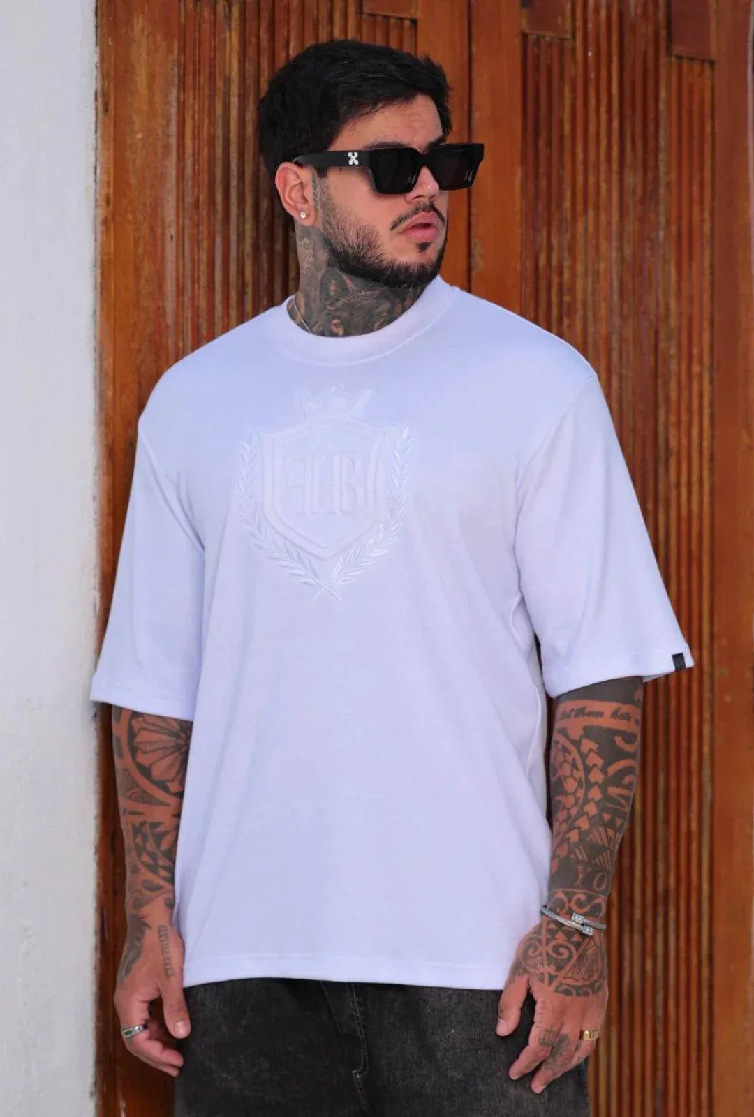 Camiseta FB Oversized c/ Brasão Bordado - Leon Elegance
