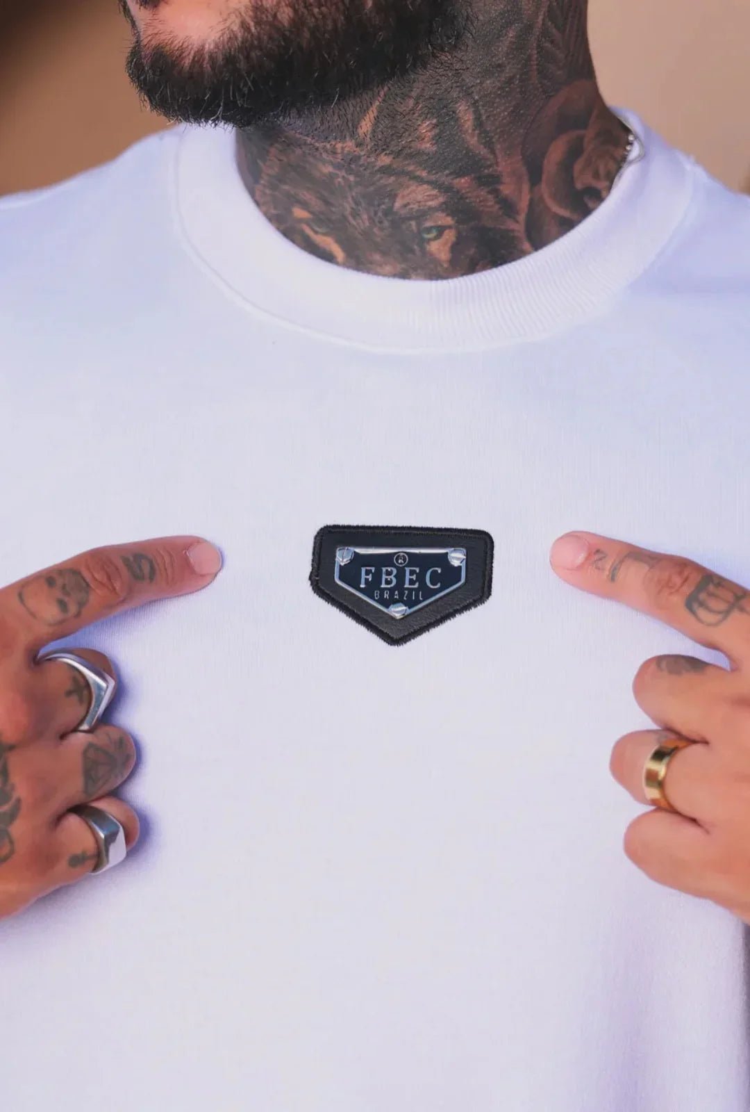 Camiseta FB Oversized com Brasão Emborrachado - Leon Elegance