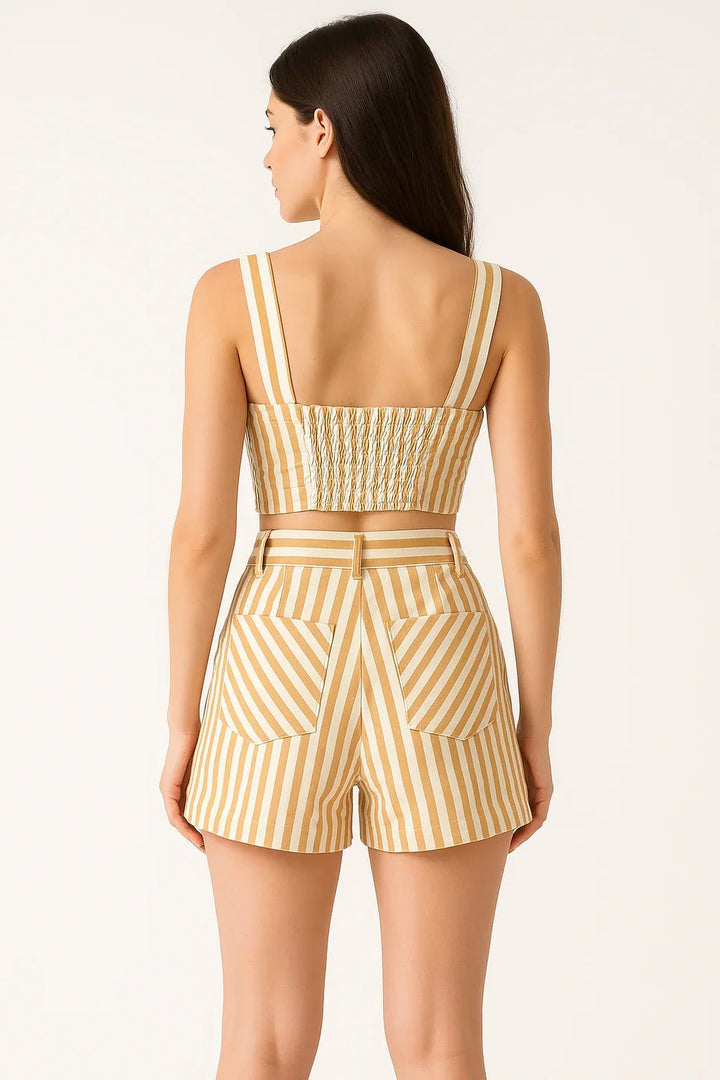 Conjunto KLEPTON Listrado Mostarda Cropped e Short - Leon Elegance