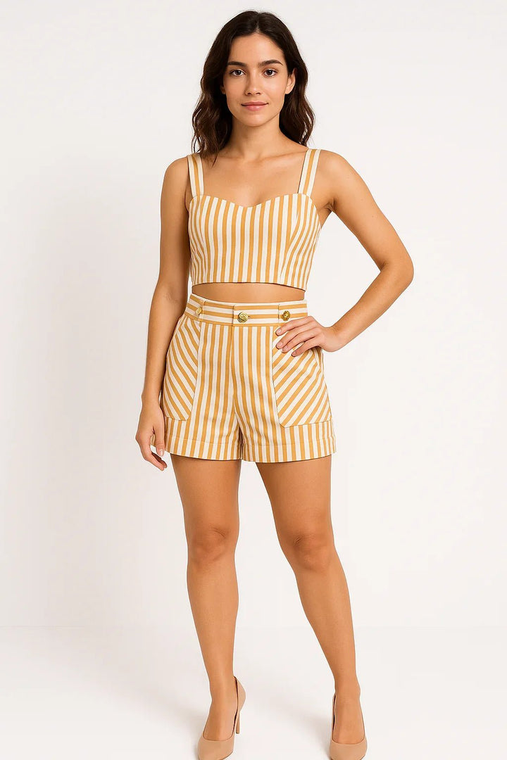 Conjunto KLEPTON Listrado Mostarda Cropped e Short - Leon Elegance