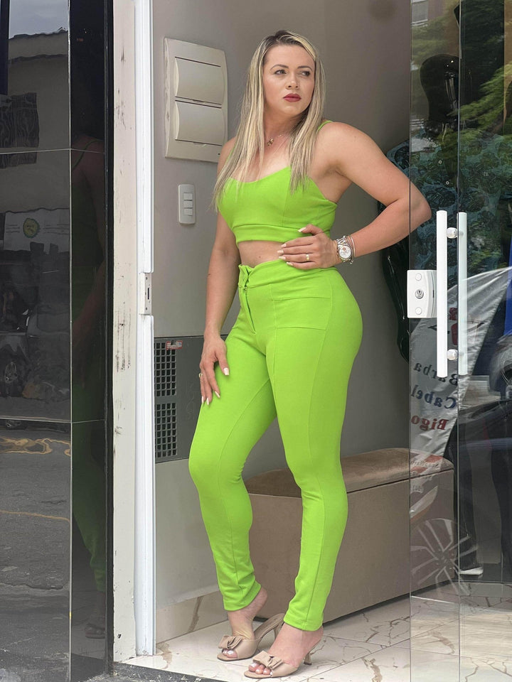 Conjunto Poética Plus Cropped e Pantalona Leon - Leon Elegance