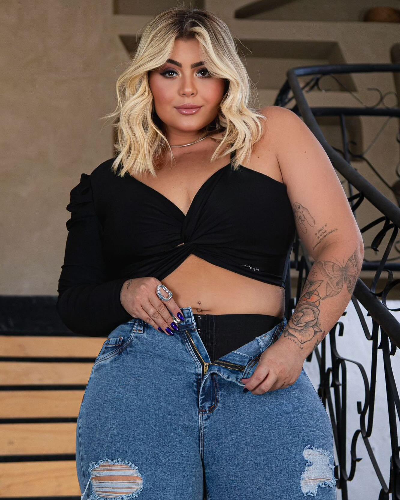 Cropped Assimétrico Manga Única Plus Size Fofofinha - Leon Elegance