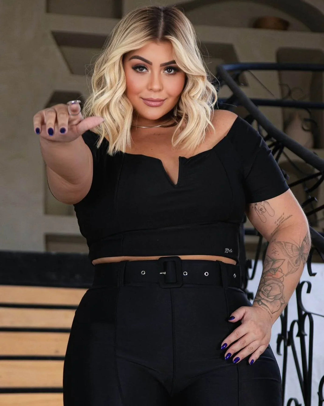 Cropped Decote Reto Detalhe V Plus Size Fofofinha - Leon Elegance