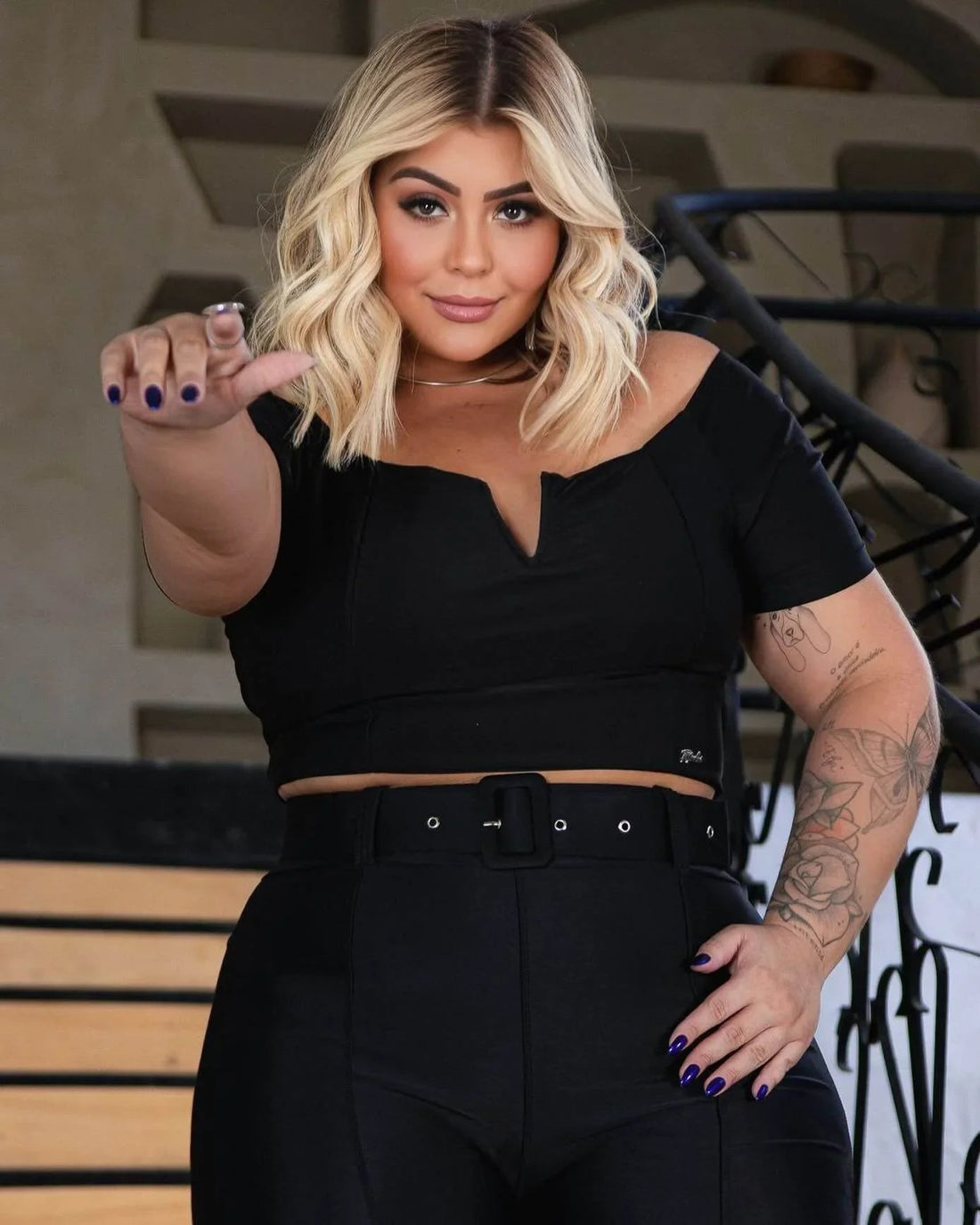 Cropped Decote Reto Detalhe V Plus Size Fofofinha - Leon Elegance