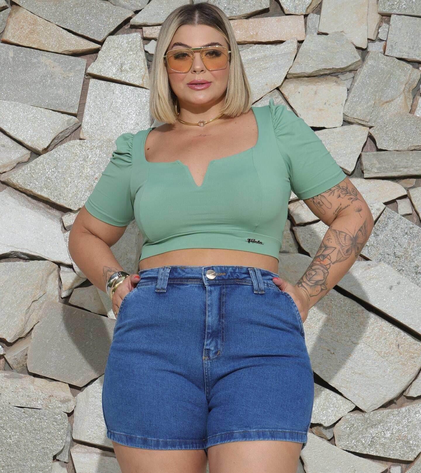 Cropped Decote Reto Detalhe V Plus Size Fofofinha - Leon Elegance