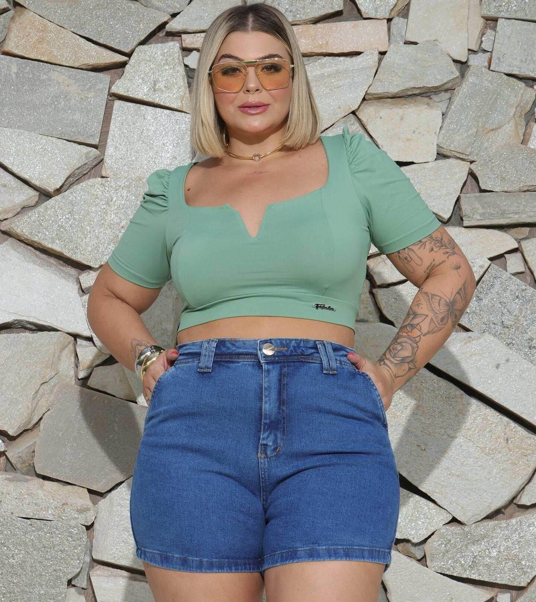 Cropped Decote Reto Detalhe V Plus Size Fofofinha - Leon Elegance