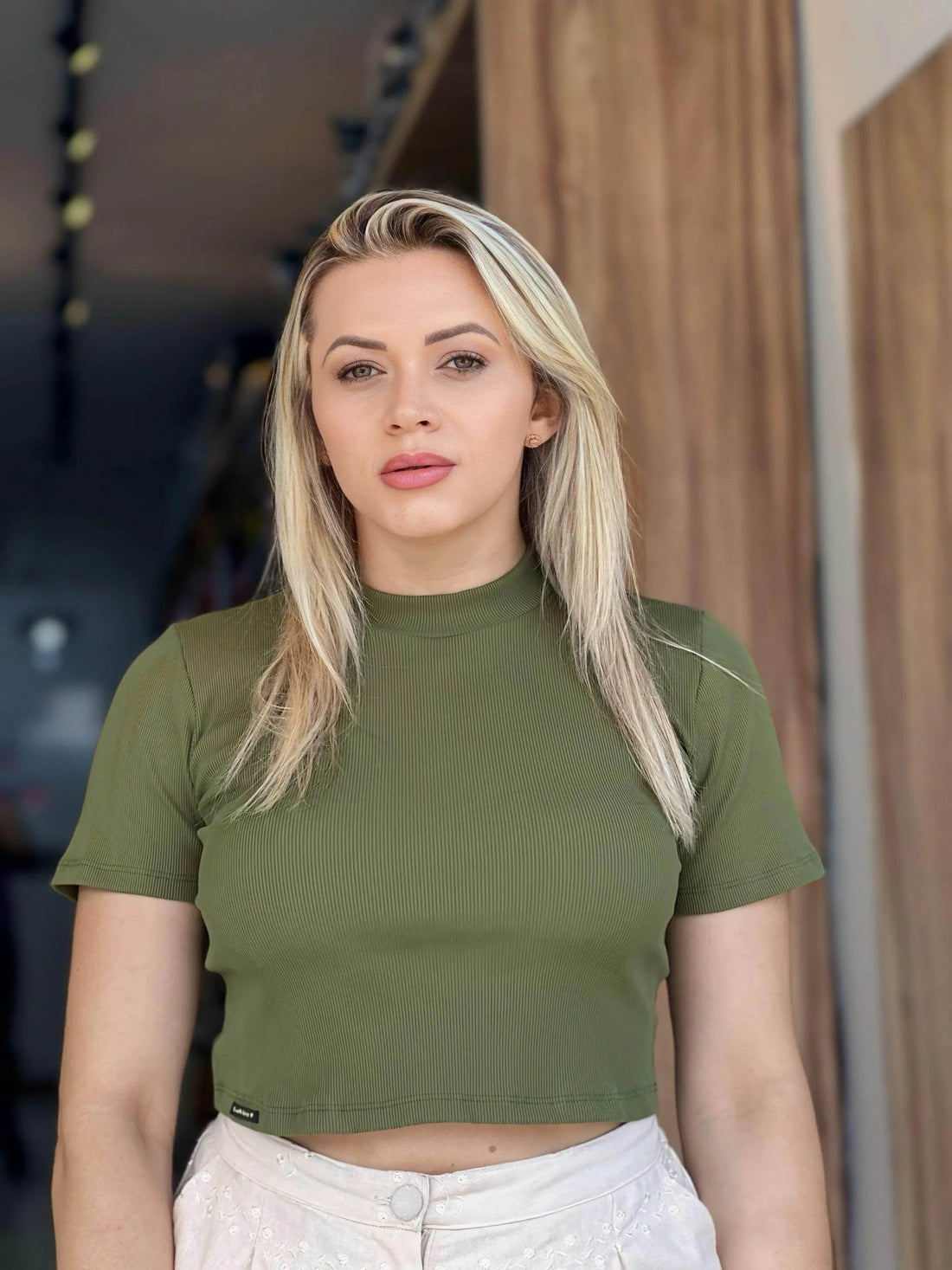 Cropped Gola Alta Saisuna Leon - Leon Elegance