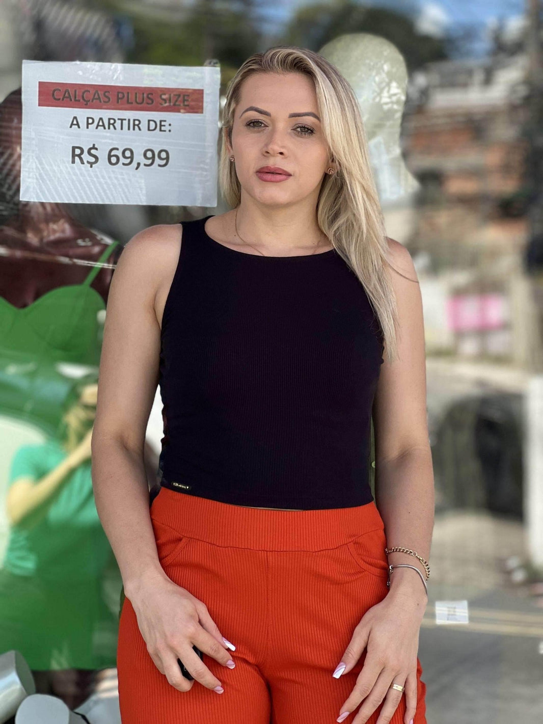 Cropped Ventualino Canelado Gola Redonda Leon - Leon Elegance