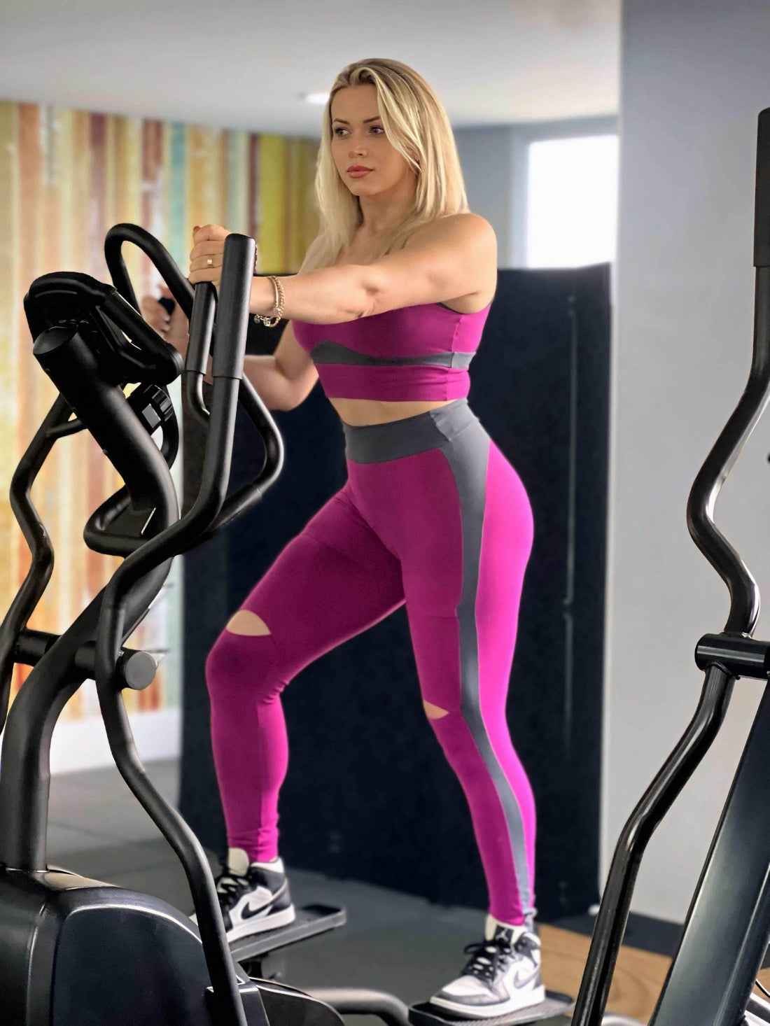 Conjunto Esportivo Tailene Com Abertura Leon - Leon Elegance