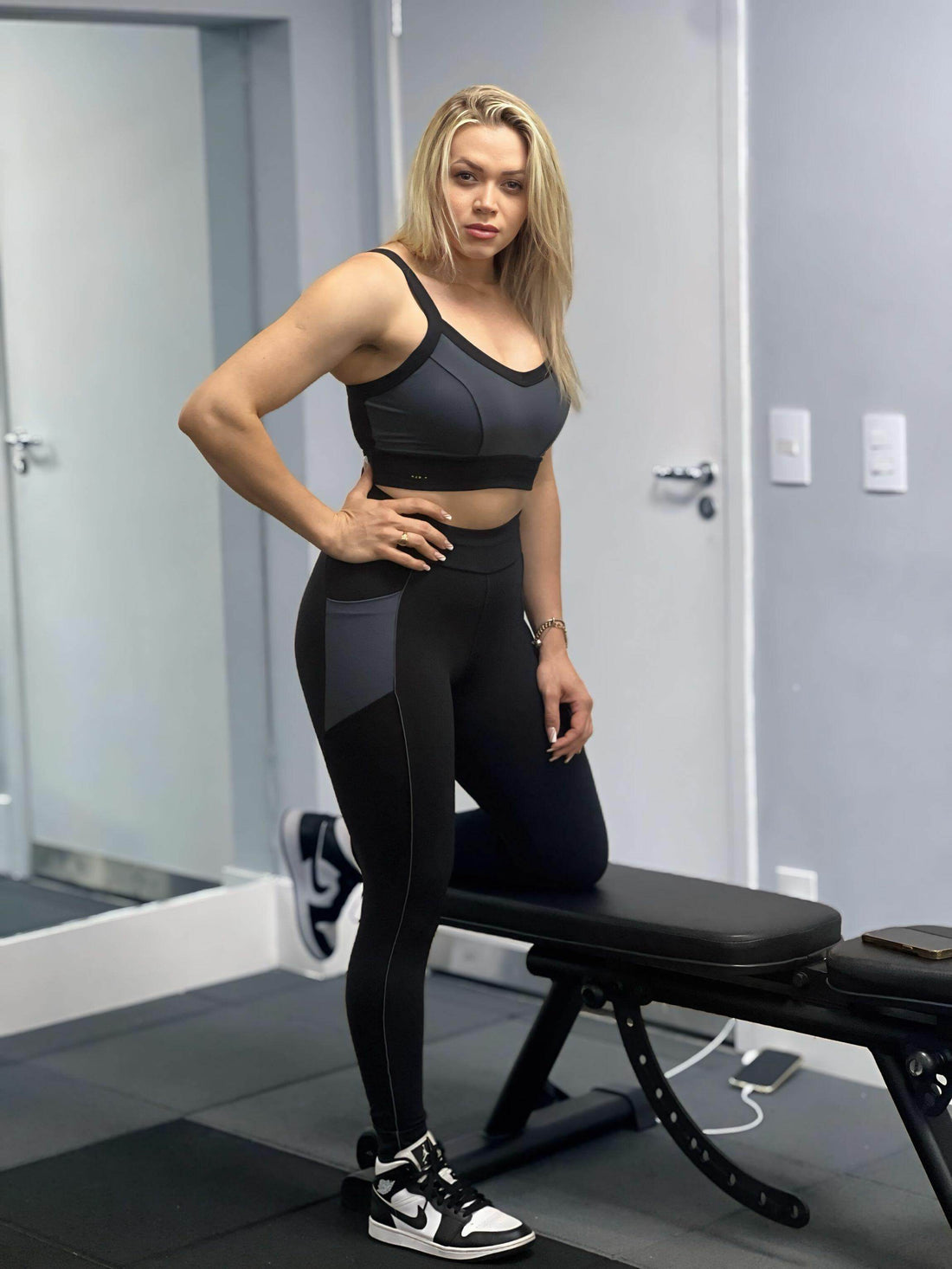 Conjunto Esportivo Tailene Com Bolso Lateral Leon - Leon Elegance
