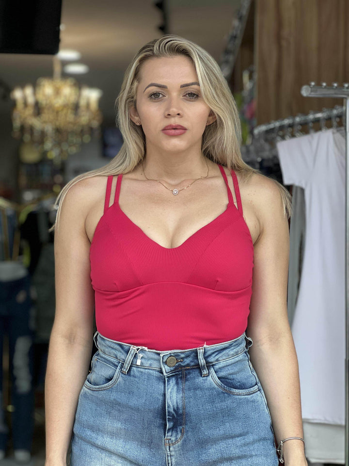 Cropped Anesia Com Bojo Leon - Leon Elegance
