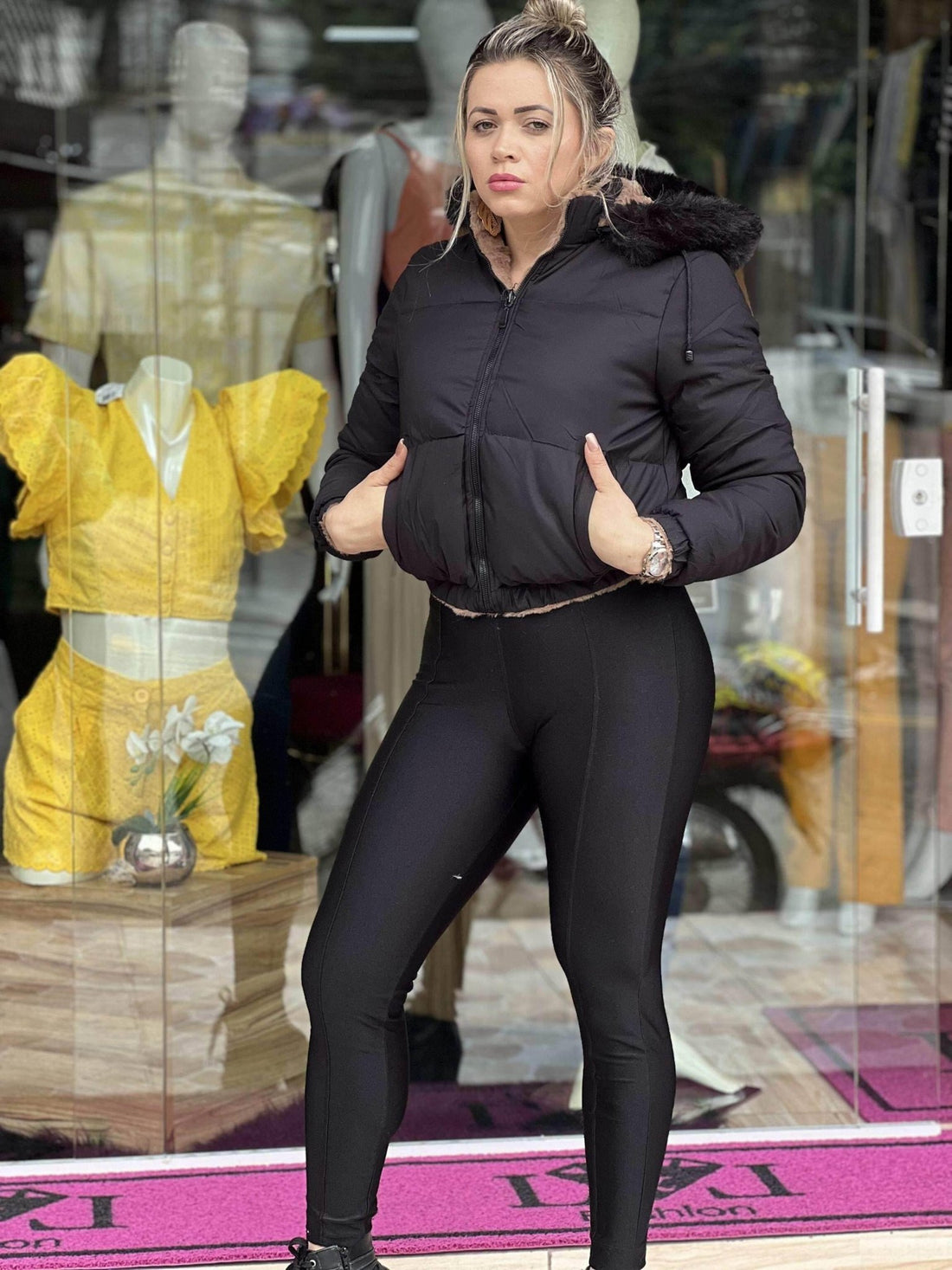 Jaqueta Bomber Puff Forrada Com Capuz Leon - Leon Elegance