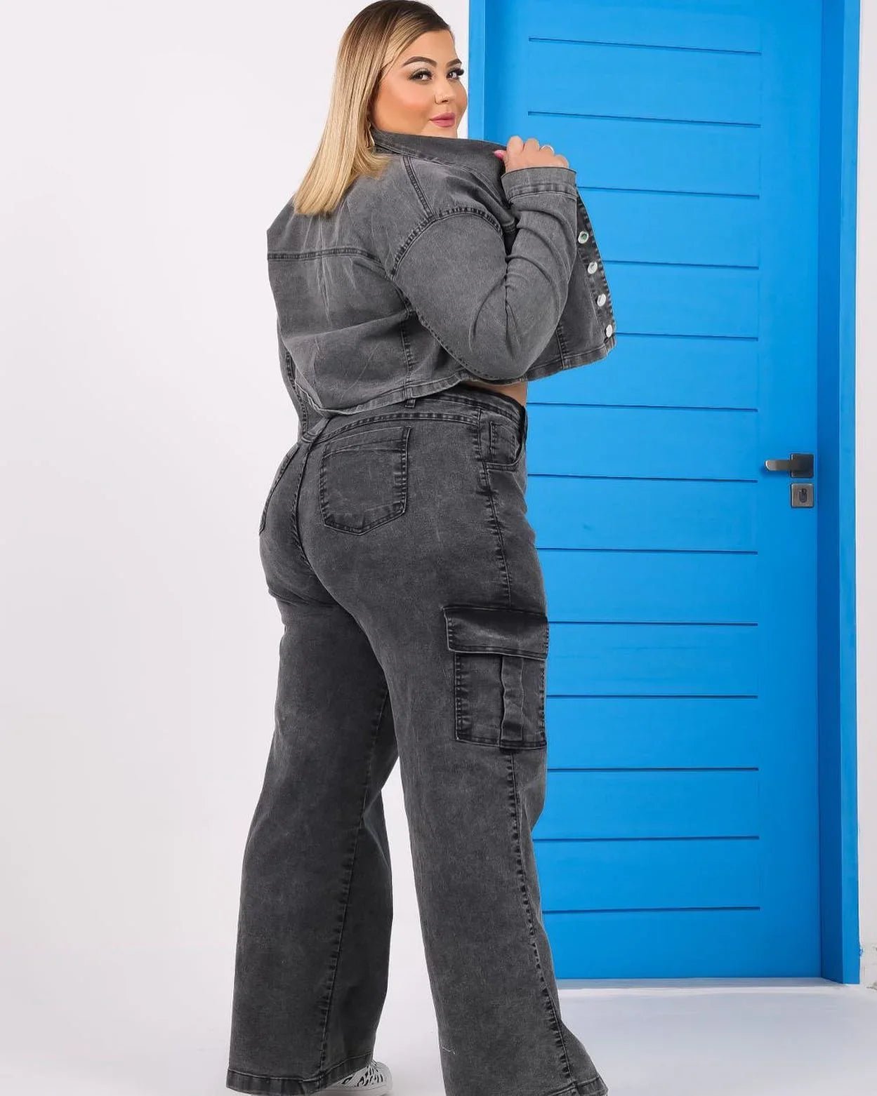 Jaqueta Jeans Cropped Preta Plus Size Fofofinha - Leon Elegance