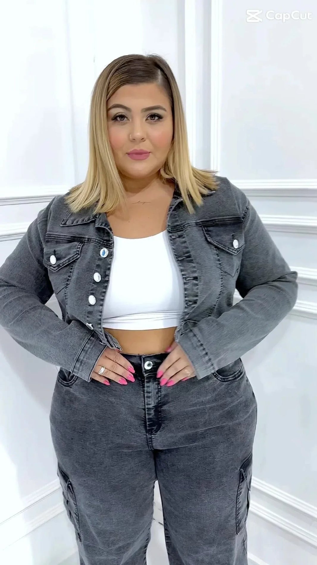 Jaqueta Jeans Cropped Preta Plus Size Fofofinha - Leon Elegance